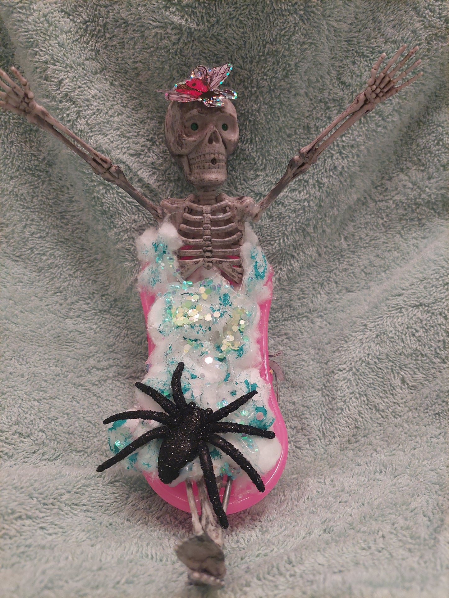 Skeleton no peace tub decor